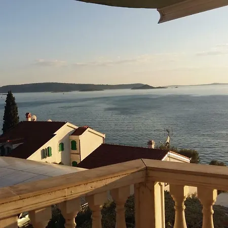 Дом отдыха Stonehouse With Swimming Pool Anita