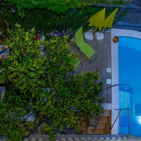 Holiday home Stonehouse With Swimming Pool Anita