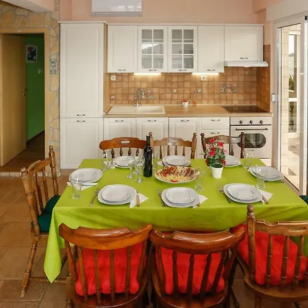 Дом отдыха Stonehouse With Swimming Pool Anita Округ-Доньи