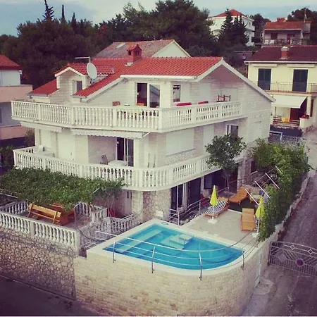 Stonehouse With Swimming Pool Anita