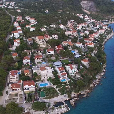 Дом отдыха Stonehouse With Swimming Pool Anita